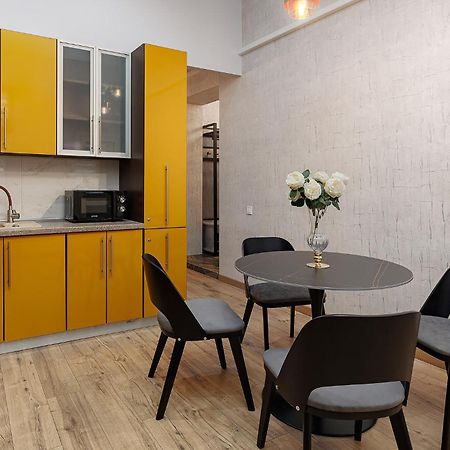 2 - Bedroom Apartments Galicia 利沃夫 外观 照片